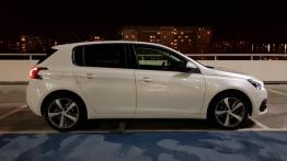 Peugeot 308 1.2 PureTech 130 KM - galeria redakcyjna - prawy bok
