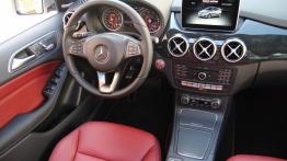 Mercedes B 250 4MATIC Facelifting - galeria redakcyjna - kokpit