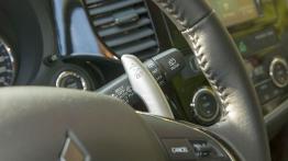 Mitsubishi Outlander Facelifting (2016) - galeria redakcyjna - manetka zmiany biegów pod kierownicą