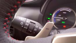 Lexus NX 300h 2.5 Hybrid 197 KM - galeria redakcyjna - manetka zmiany biegów pod kierownicą