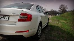 Skoda Octavia III Liftback 1.4 TSI 140KM - galeria redakcyjna - prawy tylny reflektor - wyłączony