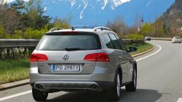 Volkswagen Passat B7 Alltrack 2.0 TDI CR DPF BlueMotion 170KM - galeria redakcyjna - widok z tyłu