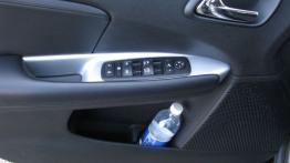 Fiat Freemont - galeria redakcyjna - drzwi kierowcy od wewnątrz