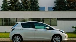 Toyota Yaris Hybrid Yaris Hybrid Hybrid 100KM - galeria redakcyjna - prawy bok