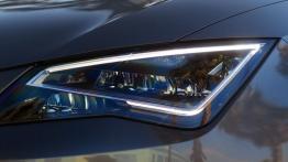 Seat Leon III ST - galeria redakcyjna - lewy przedni reflektor - włączony