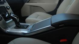 Volvo V70 III Facelifting 2.0 D4 - galeria redakcyjna - tunel środkowy między fotelami