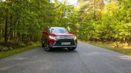 Mitsubishi Outlander Facelifting (2016) - galeria redakcyjna - widok z przodu