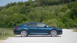 Skoda Superb III Sedan - galeria redakcyjna - prawy bok