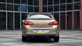 Opel Astra J Sedan 1.7 CDTI ECOTEC 130KM - galeria redakcyjna - widok z tyłu