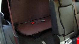 Citroen C-Crosser - galeria redakcyjna - siedzenia trzeciego rzędu rozłożone - widok z kabiny