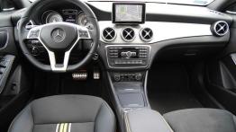 Mercedes CLA Coupe 200 156KM - galeria redakcyjna - pełny panel przedni