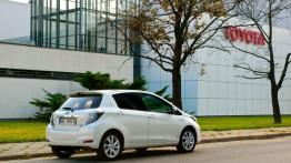 Toyota Yaris Hybrid Yaris Hybrid Hybrid 100KM - galeria redakcyjna - widok z tyłu