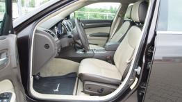 Lancia Thema II Sedan 3.6 V6 286KM - galeria redakcyjna - widok ogólny wnętrza z przodu