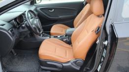 Hyundai i30 II 3d 1.6 GDI 135KM - galeria redakcyjna - widok ogólny wnętrza z przodu
