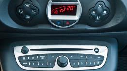 Renault Twingo II Hatchback 3d Facelifting 1.2 16V 75KM - galeria redakcyjna - konsola środkowa