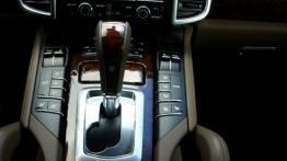 Porsche Cayenne III SUV 3.0 Diesel 245KM - galeria redakcyjna - konsola środkowa