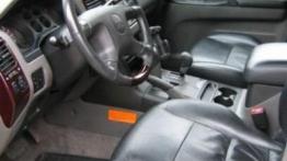 Mitsubishi Pajero 3.2 DID - widok ogólny wnętrza z przodu