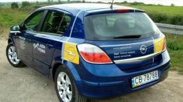 Opel Astra III 1.8 16V Cosmo - galeria redakcyjna - widok z tyłu