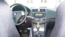 Honda Accord Tourer 2.0 Comfort - konsola środkowa