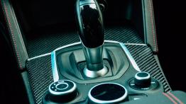 Alfa Romeo Stelvio Quadrifoglio - galeria redakcyjna - d?wignia zmiany biegów