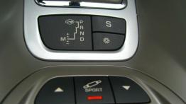 Citroen C5 III CrossTourer 2.2 HDi - galeria redakcyjna - tunel środkowy między fotelami