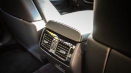 Lexus LS IV Facelifting 600h 394KM - galeria redakcyjna - tunel środkowy z tyłu