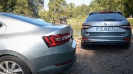 Skoda Superb Limousine vs Combi - galeria redakcyjna - widok z tyłu