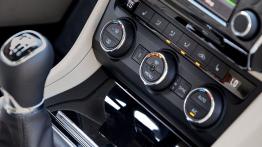 Skoda Superb III Combi - galeria redakcyjna - panel sterowania wentylacją i nawiewem