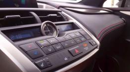 Lexus NX 300h 2.5 Hybrid 197 KM - galeria redakcyjna - panel sterowania wentylacją i nawiewem