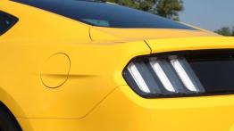 Ford Mustang VI Coupe GT 5.0 V8 421KM - galeria redakcyjna - lewy tylny reflektor - wyłączony