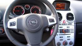Opel Corsa D Hatchback 1.3 CDTI ECOTEC 90KM - galeria redakcyjna - kokpit