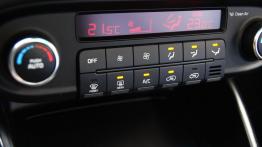 Kia Carens IV - galeria redakcyjna - panel sterowania wentylacją i nawiewem