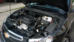 Chevrolet Cruze Hatchback 5d - galeria redakcyjna - maska otwarta