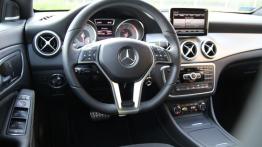 Mercedes CLA Coupe 200 156KM - galeria redakcyjna - kokpit