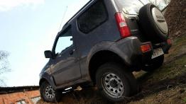 Suzuki Jimny Standard 1.3 VVT 85KM - galeria redakcyjna - widok z tyłu