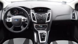 Ford Focus III Hatchback 5d 1.0 EcoBoost 125KM - galeria redakcyjna - pełny panel przedni