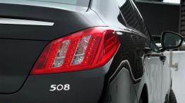Peugeot 508 Sedan 1.6 e-HDi FAP 112KM - galeria redakcyjna - prawy tylny reflektor - włączony