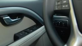 Volvo V70 III Facelifting 2.0 D4 - galeria redakcyjna - panel sterowania pod kierownicą