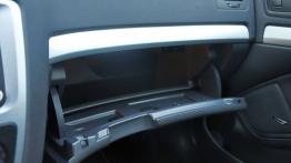 Skoda Octavia RS wewnątrz - schowek przedni otwarty