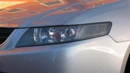 Honda Accord Tourer 2.0 Comfort - lewy przedni reflektor - włączony