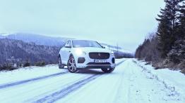 Jaguar E-Pace - galeria redakcyjna - widok z przodu
