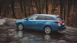 Toyota Auris Touring Sports Hybrid - galeria redakcyjna - lewy bok