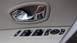 Renault Fluence Facelifting dCi - galeria redakcyjna - drzwi kierowcy od wewnątrz