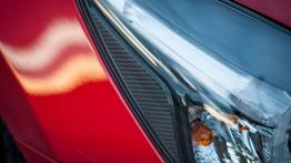 Mazda 2 1.5 Sky-G i-ELOOP - galeria redakcyjna - prawy przedni reflektor - wyłączony