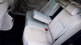 Skoda Superb III Combi - galeria redakcyjna - tylna kanapa, podłokietnik rozłożony