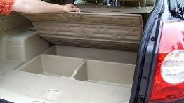 Chevrolet Captiva - galeria redakcyjna - schowki pod podłogą bagażnika