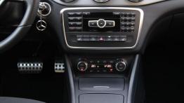 Mercedes CLA Coupe 200 156KM - galeria redakcyjna - konsola środkowa