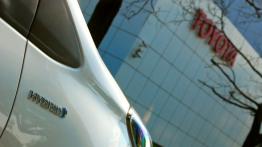 Toyota Yaris Hybrid Yaris Hybrid Hybrid 100KM - galeria redakcyjna - emblemat boczny