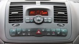 Mercedes Viano Facelifting 3.0 CDI - galeria redakcyjna - panel sterowania wentylacją i nawiewem