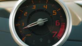 Renault Twingo II Hatchback 3d Facelifting 1.2 16V 75KM - galeria redakcyjna - obrotomierz